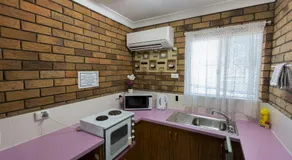 Park House Motor Inn - Image 3