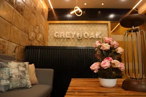 Grey Oak Hotel - Image 4