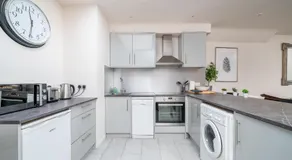 1 bed Deluxe South London - Image 5