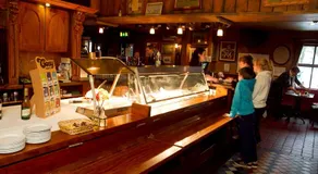 Lynhams Hotel - Image 3