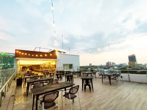 WThree Premier Hotel - Image 2