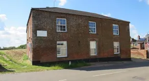 Riverbank Guest House - Image 4