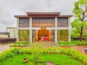 Huazhuquan Health Hot Spring Hotel - Image 5