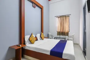 SPOT ON by OYO Hotel Pioneer lodge - Image 2