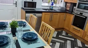 Stylish home in Linlithgow Near Edinburgh Airport Free parking Free WiFi - Image 5