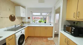 3 bed garden house direct connection to airport n train station - Image 3