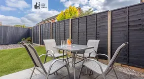 Cosy Stylish Home w EV Charger Priv.… - Image 4