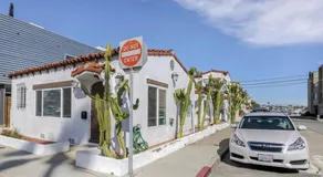 1000#4 Modern Beach Home, Steps from Sand w/AC! - Image 4