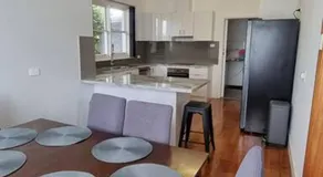 Modern 1 bedroom studio free parking close to CBD - Image 3