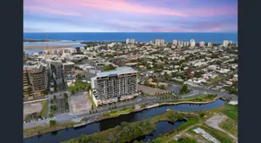 Breakfast & Dinner Included - Top-Floor Apartment Maroochydore CBD - Image 4