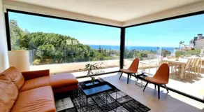 Luxury villa with private pool - Image 3