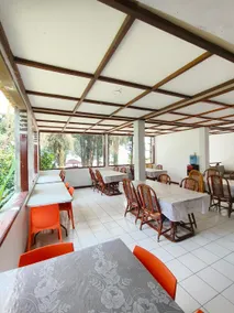 Hotel Pandu Lakeside Tuktuk - Image 4