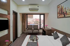 Collection O Hotel Royal Regency - Image 2