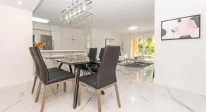 Yacht Club Apartment at Aventura ~ Splendidamente aggiornato al primo piano a bordo piscina - Image 4