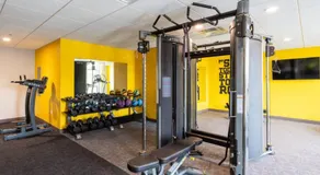 Walker's Point Apt with Gym and Balcony - Sleeps 4-5 - Image 5