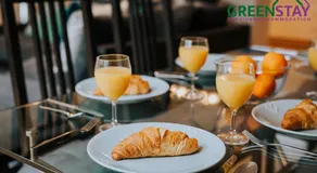 "The Penthouse Newquay" by Greenstay Serviced Accommodation - Spacious 3 Bed 3 Bath Apt with Sea Views, Sun Terrace & Private Parking - Perfect For Families, Small Groups & Business Travellers - 5 Mins To Beaches, Shops & Restaurants - Dog Friendly - Image 3