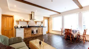 Unique Apartment with Parking - Malone - Image 2