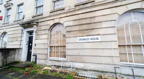 Spacious Flat with Patio & Parking in city centre - Image 5
