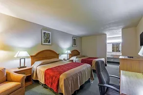Econo Lodge - Image 2