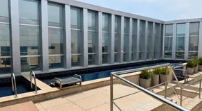 Flat Central com Academia, Piscinas e Sauna - Image 2