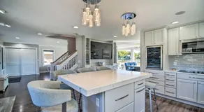 Home on Fox River: Modern Decor Style! - Image 4