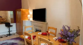 Pet-Friendly 2-Bed Suite, Sleeps 7, Free Parking, 30 days 10 percent off - Image 5