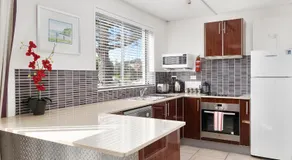 Beachfront Apartment Blackmans Bay - Image 4