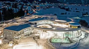 Urban Mountain Splitlevel with Lake View - Image 3
