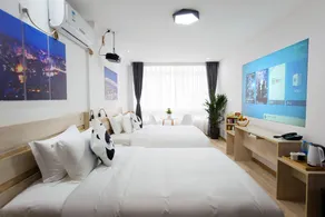 Luzhou Panda Theme Hotel (Shuijinggou Zhuzi Street Branch) - Image 2