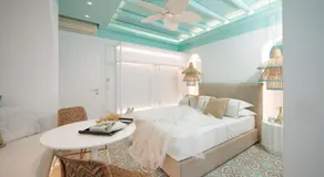 Flora Apartments & Studios - Image 2