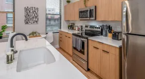 Prime OTR, 3 Lux Queen Beds, Two 55in TVs, Steps to TQL, Findlay Market, Light Rail, Fast Wifi - Image 4