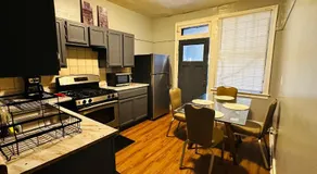 Cozy in Hyde Park Greater Grand Crossing - Image 3
