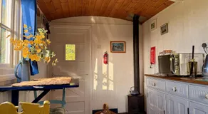 Shepherd's Hut near Oxford - Image 3