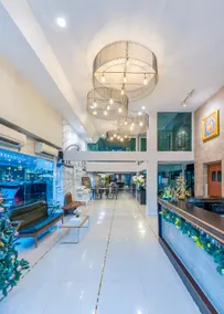 At Hua Lamphong Hotel - Image 2