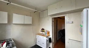 Cozy Private Blackout Room - Image 5