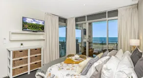 Frontage Apartments- 3Bedroom Central Seaview Escape - Image 2