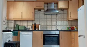 2 Bedrooms Flat in Surrey, 30 min to London - Image 2