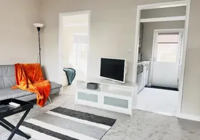 Ground Floor 1-Bed Flat  WiFi, Sleeps 3 Guests - Image 3