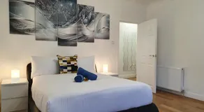 Glasgow Comfortable and Modern 3 Bedroom Mid Terraced Villa - Image 2