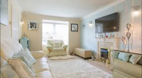 Comfy private room in shared house - Image 2