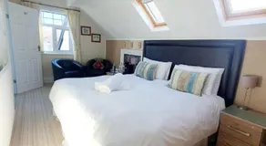Cleave Court Guest House - Image 2