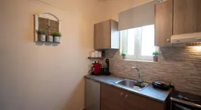 COZY APT NEXT TO METRO AND CLOSE TO ACROPOLIS! - Image 4