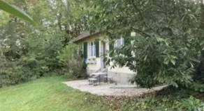 Maison charmante bordée de bambous - Image 1