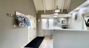 Airport Manor Inn - Image 2