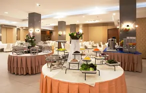 Summit Pavilion Hotel - Image 5