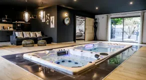 Au domaine des anges, 3 gîtes luxueux avec Jacuzzi privatif, sauna, mini-piscine, piscine extérieure chauffée en saison - Image 2