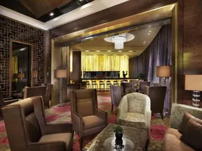 Lake View Hotel - Image 4