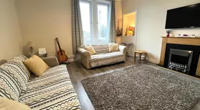 Beach & City Access - 2 Floors, Full Kitchen, Free Parking - Image 2