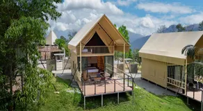 Lù Yīng Retreats - Image 3