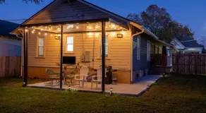 Cozy Downtown Seneca Bungalow - Image 4